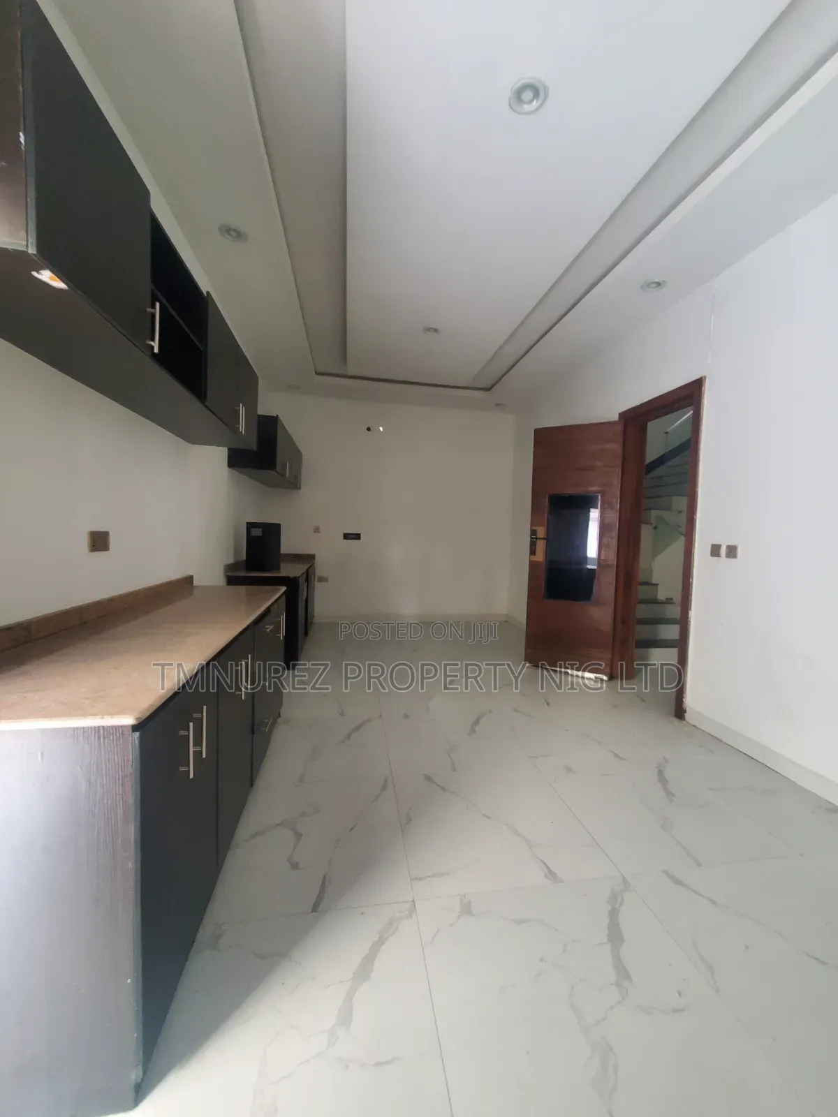 5bdrm Duplex in Ikate for sale in Ikate