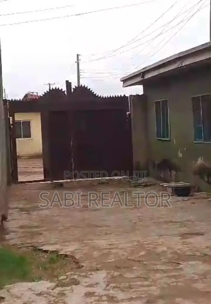 2bdrm Block of Flats in Ayobo for sale in Ayobo