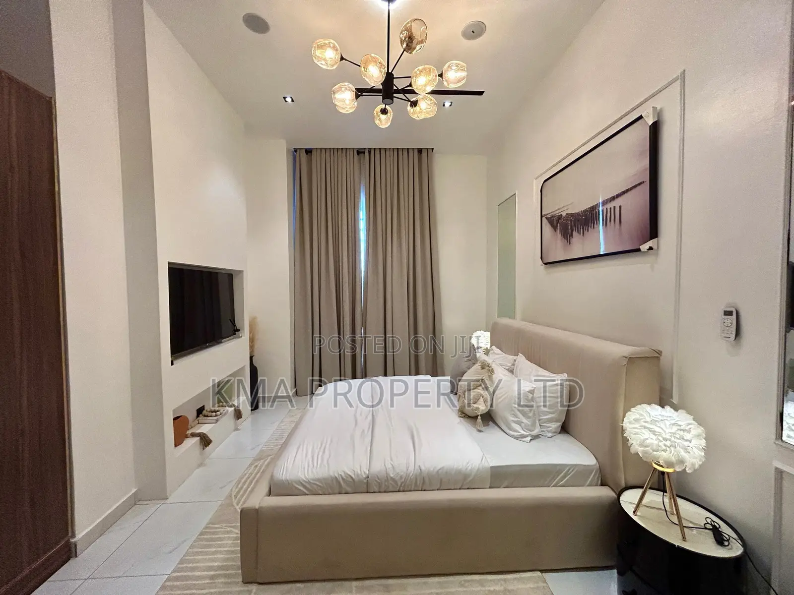 Luxurious 2/3 Bedrooms Apartment With Ps5 Pool Private Balcony in Ikate