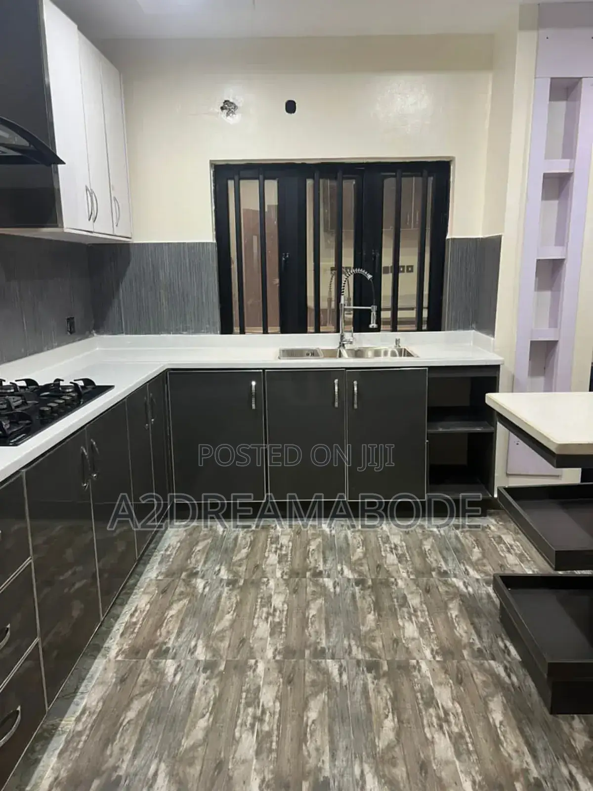 3bdrm Apartment in Ikeja Gra for sale in Ikeja