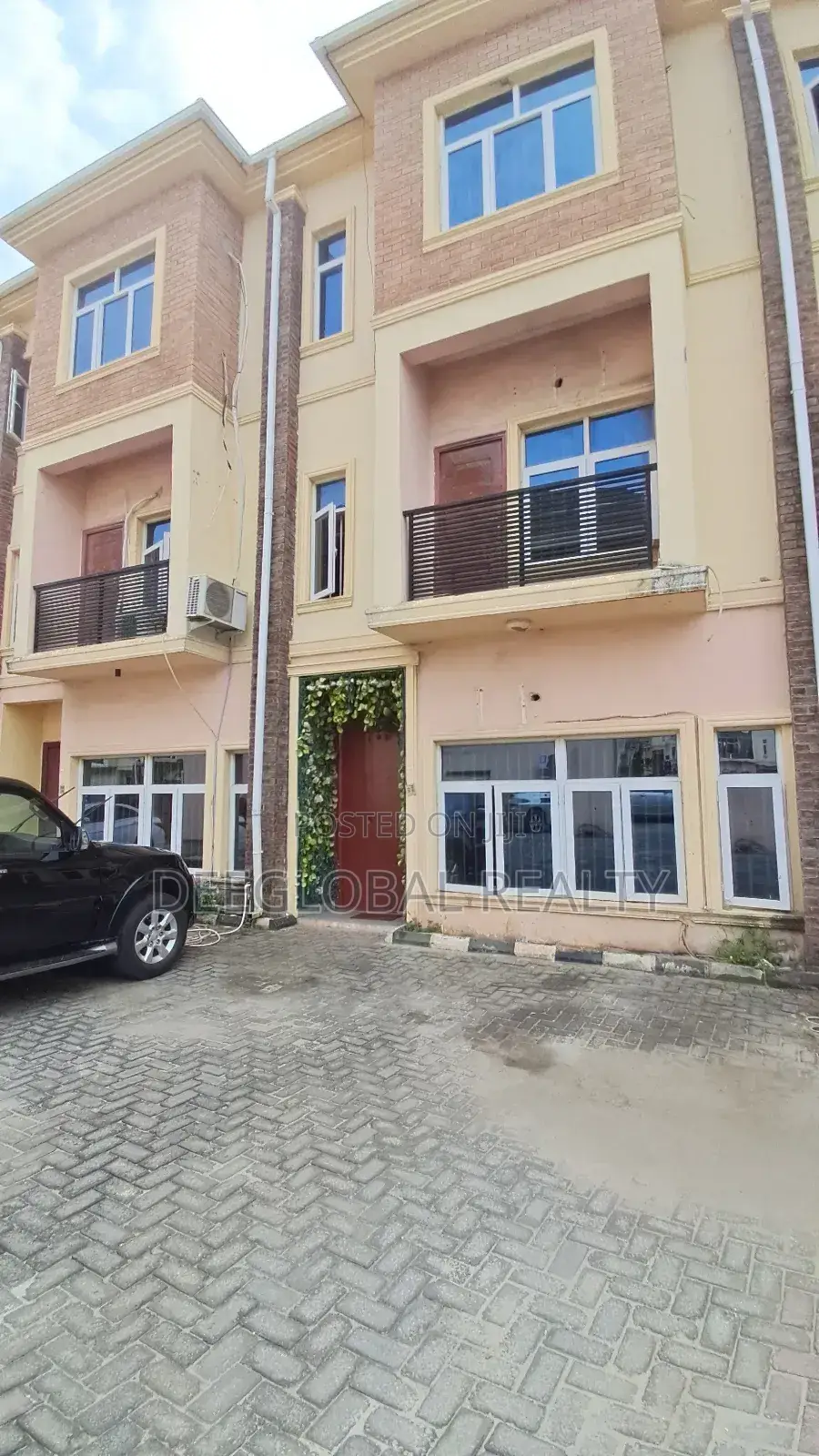 4bdrm Townhouse/Terrace in Osapa London for Sale in Osapa london