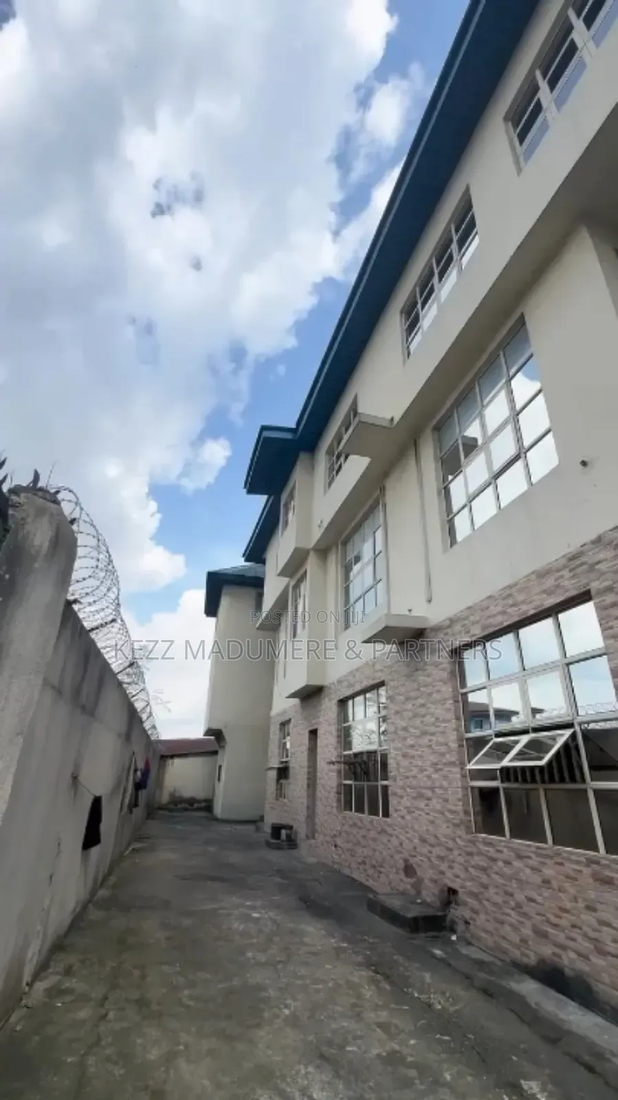 For Sale : Cofo 2 Storey Building on 2 Plots in Ph in Port-Harcourt