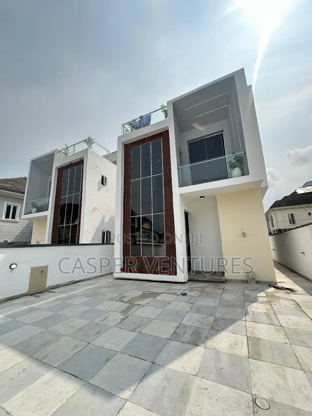 5bdrm Duplex in Chevron for sale in Chevron