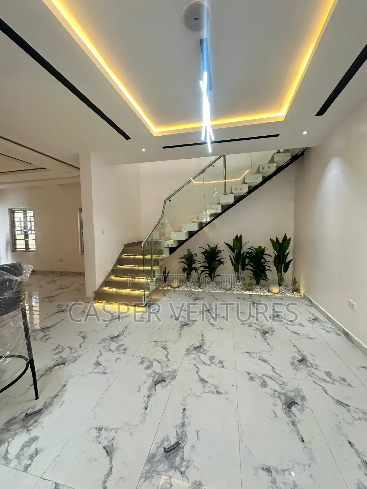 5bdrm Duplex in Chevron for sale in Chevron