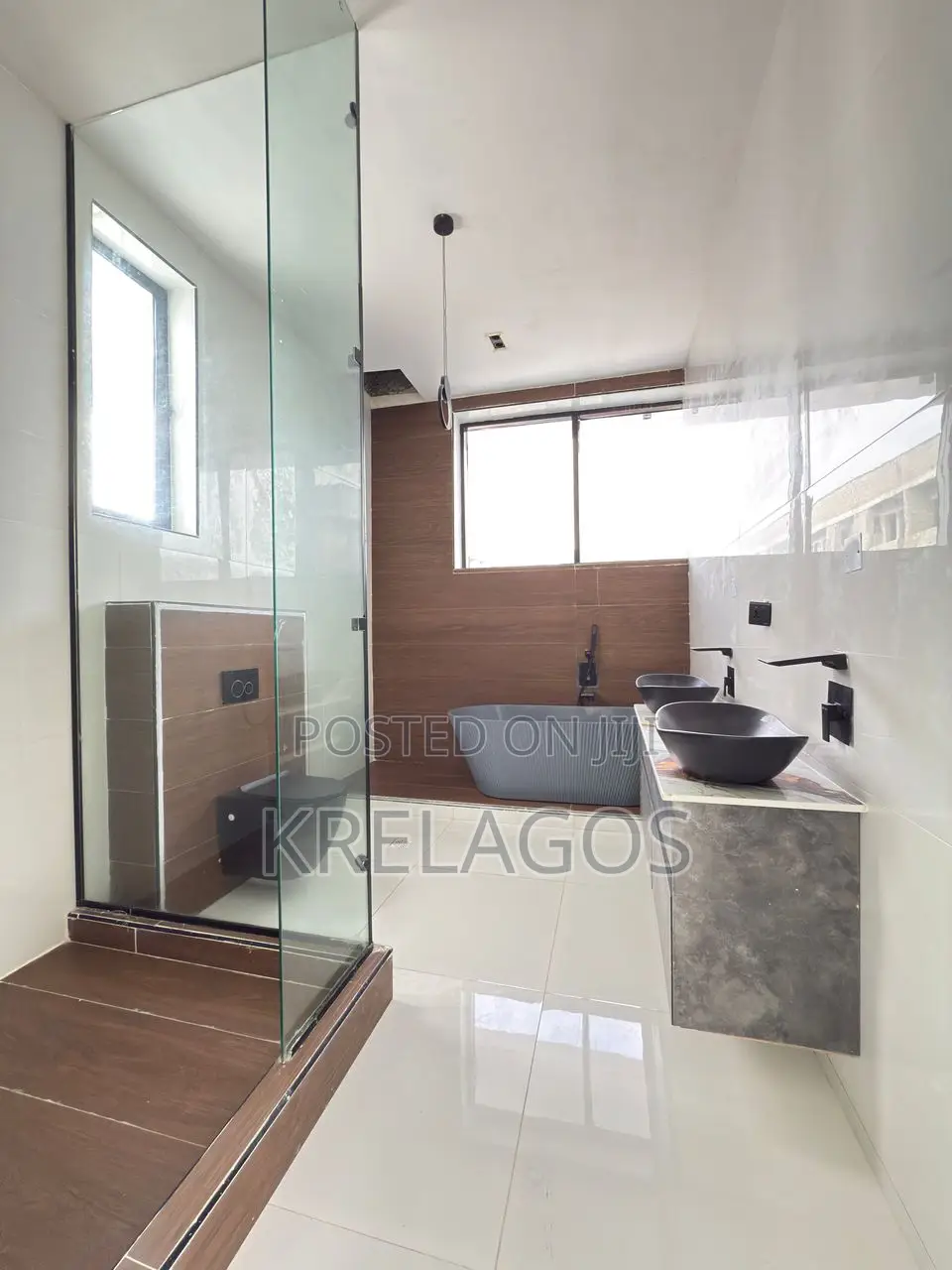 5bdrm Duplex in Oral Estate, Chevron for sale in Chevron