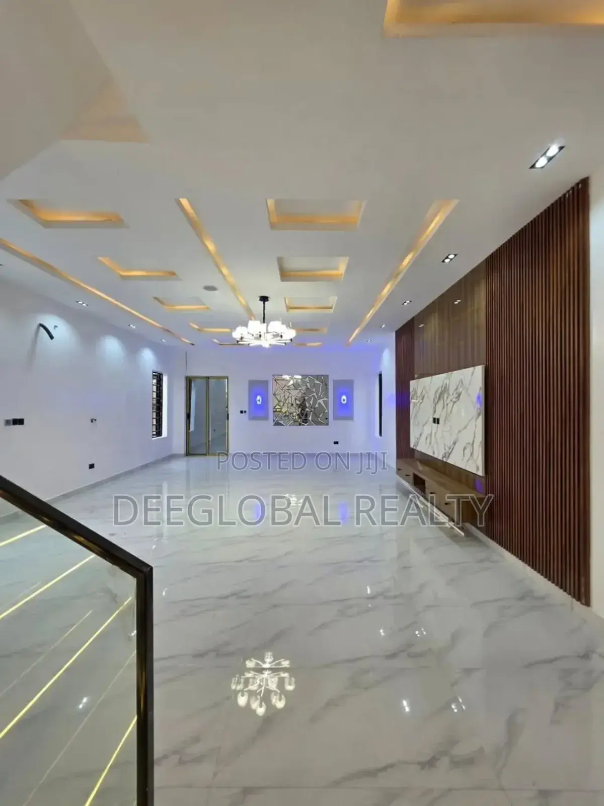 5bdrm Duplex in Chevron for sale in Chevron