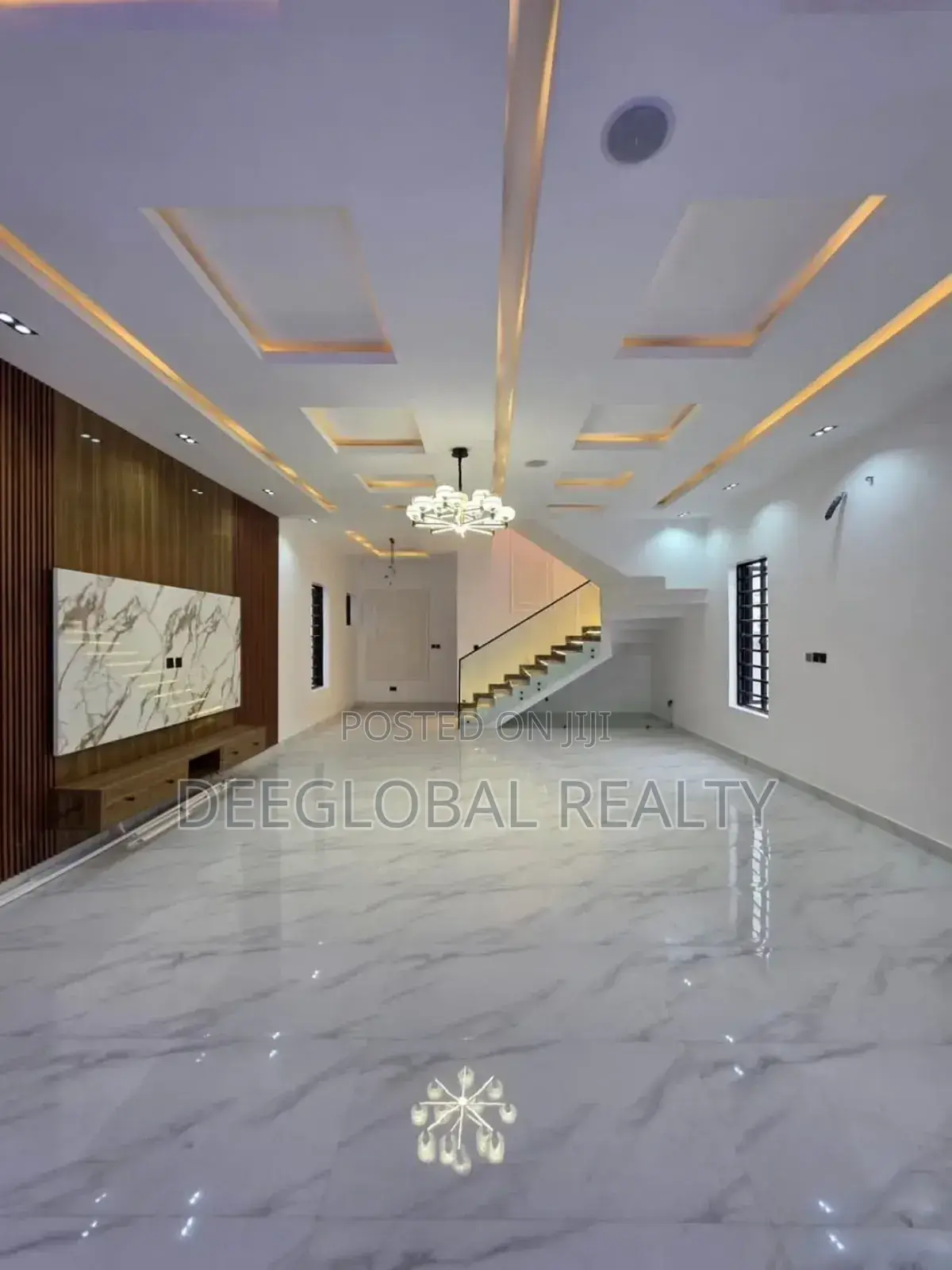 5bdrm Duplex in Chevron for sale in Chevron