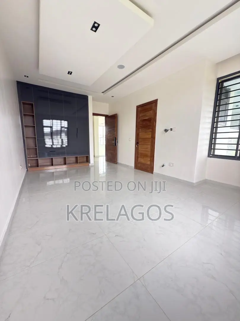5bdrm Duplex in Royal Garden Estate, Off Lekki-Epe Expressway for sale in Off Lekki-Epe Expressway