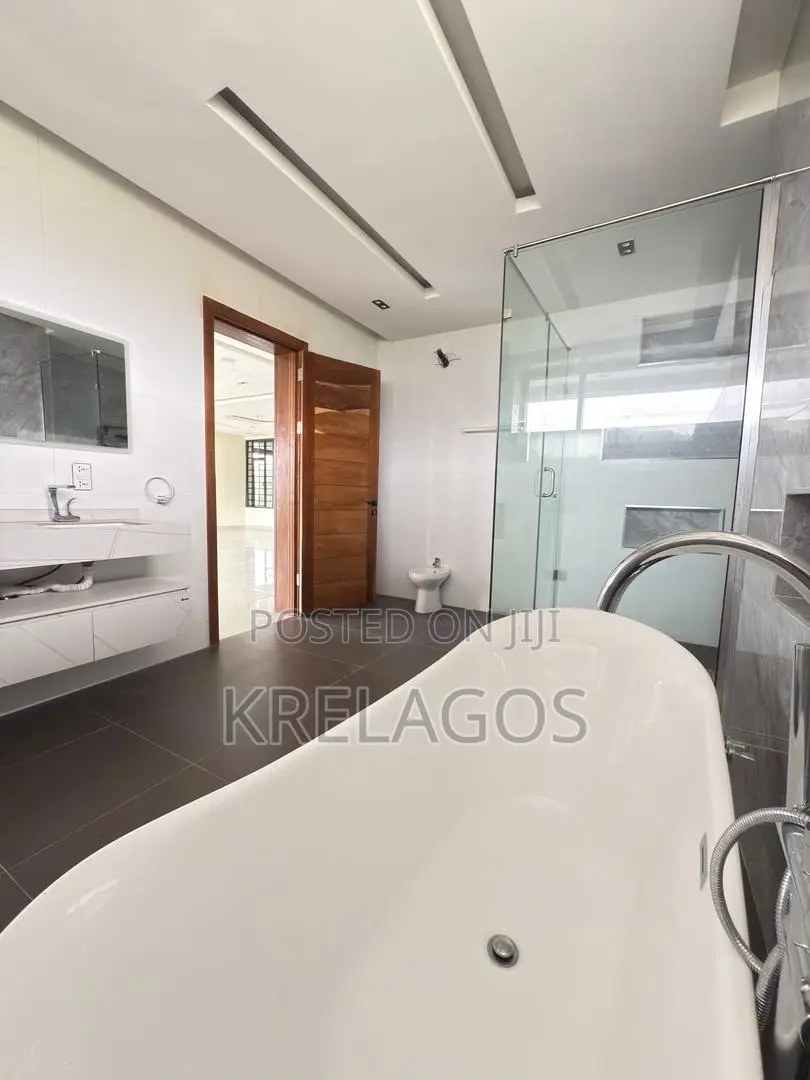 5bdrm Duplex in Royal Garden Estate, Off Lekki-Epe Expressway for sale in Off Lekki-Epe Expressway