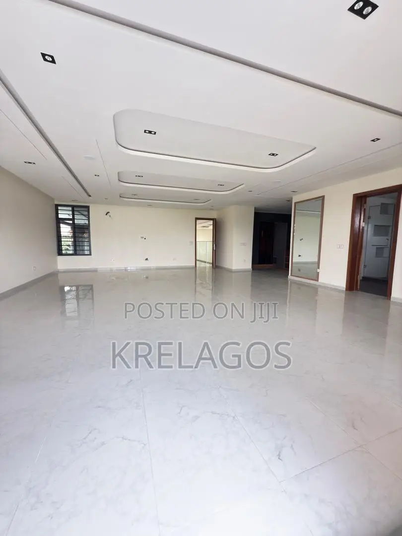 5bdrm Duplex in Royal Garden Estate, Off Lekki-Epe Expressway for sale in Off Lekki-Epe Expressway