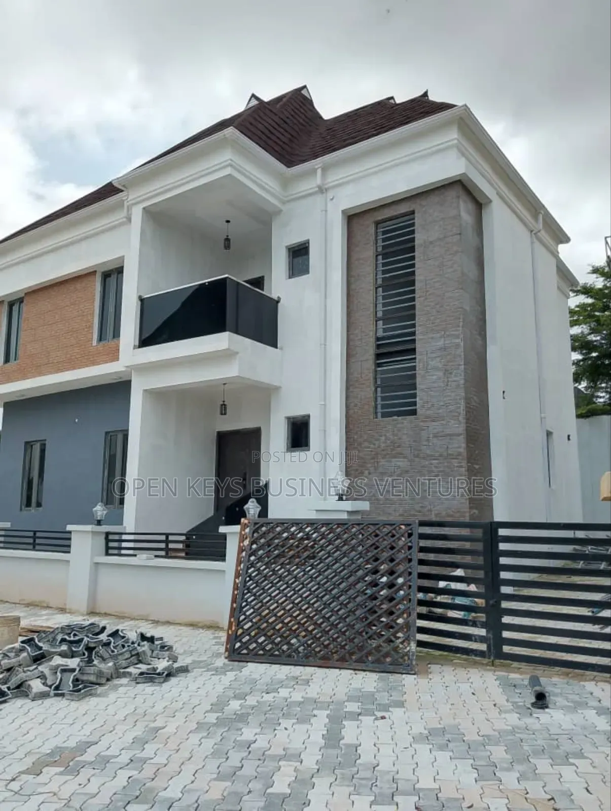 Furnished 4bdrm Duplex in Idishin Jericho for sale in Idishin