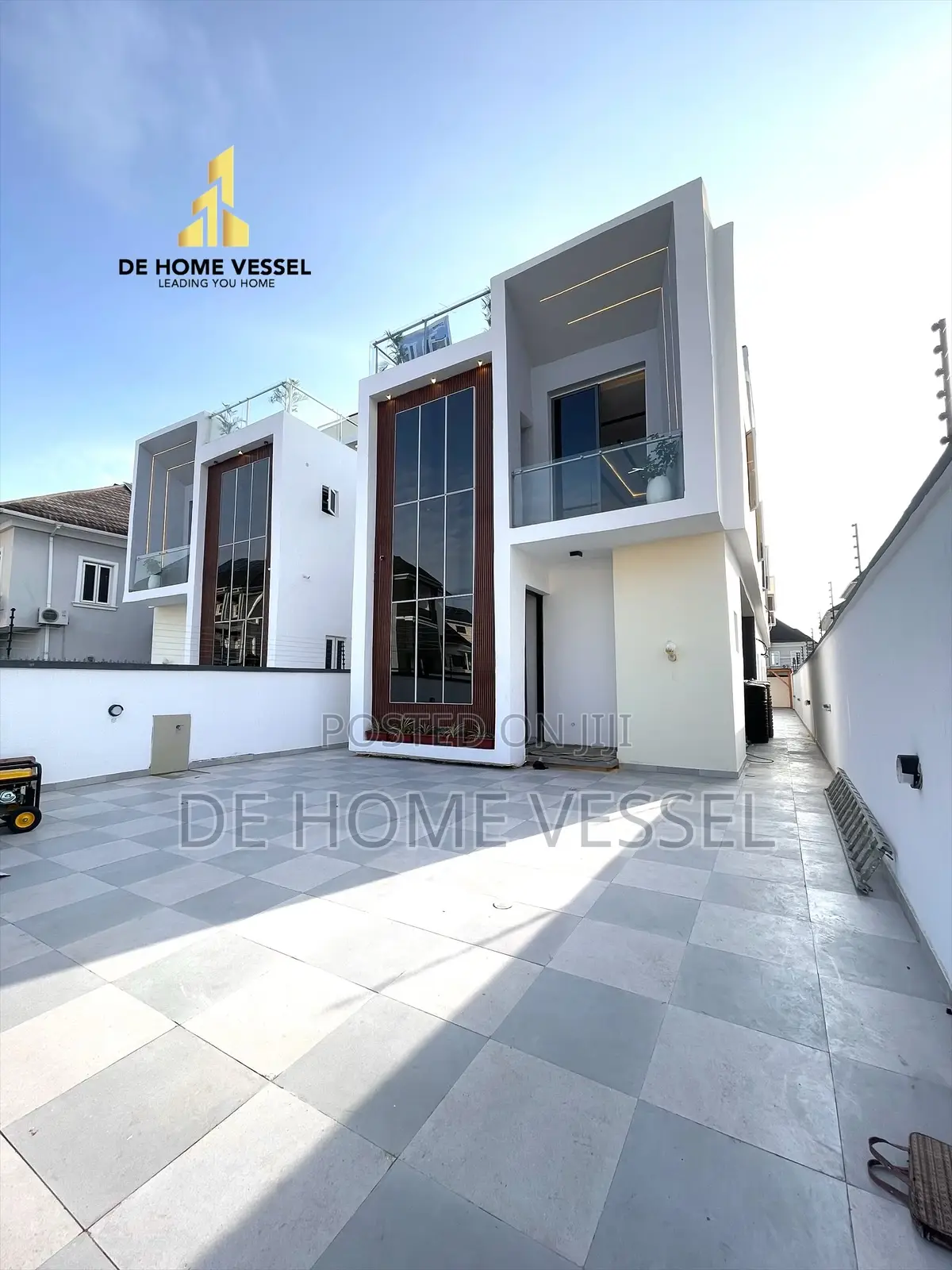 5bdrm Duplex in Chevron for sale in Chevron