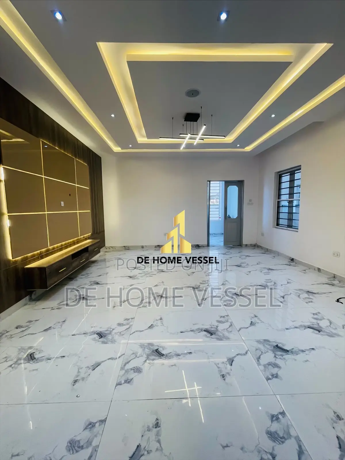 5bdrm Duplex in Chevron for sale in Chevron