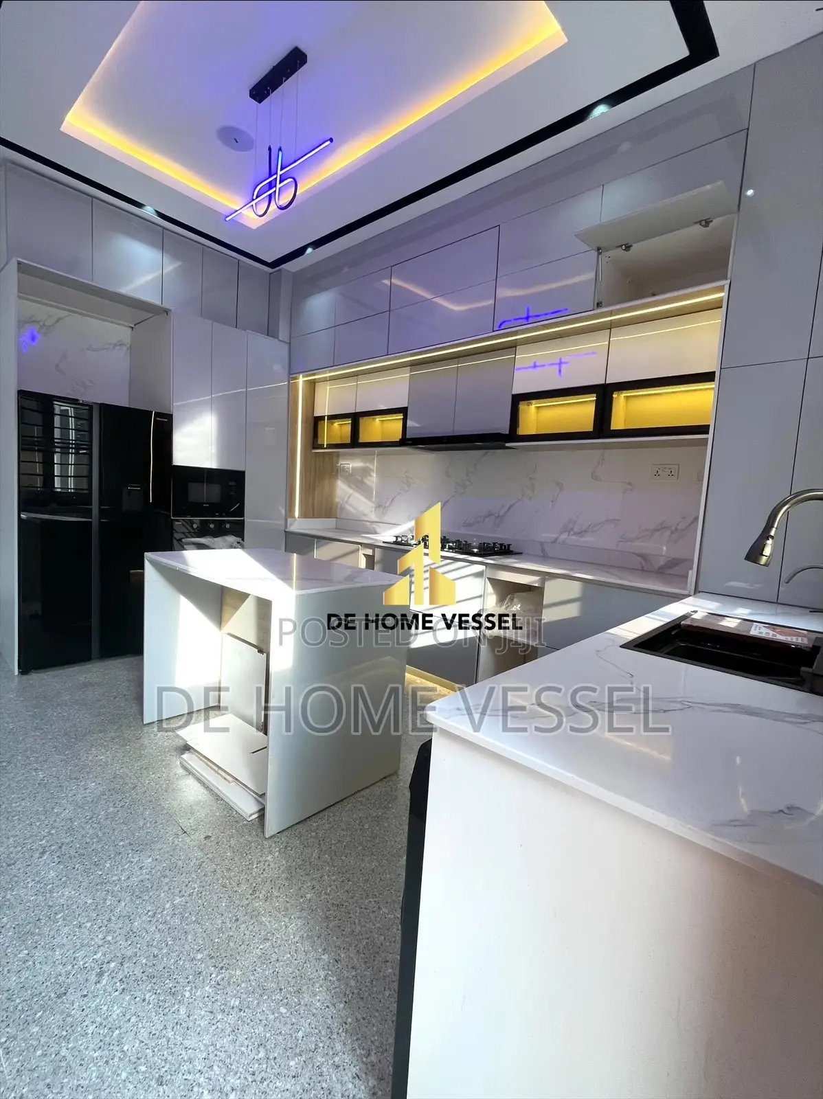 5bdrm Duplex in Chevron for sale in Chevron
