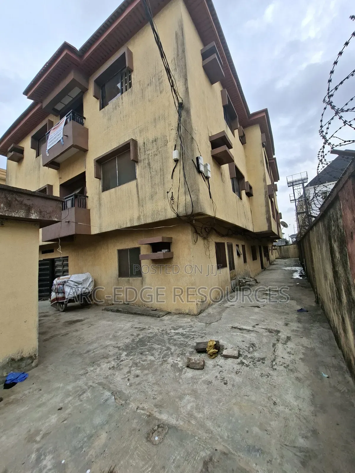 3bdrm Block of Flats in Ago Palace for sale in Ago Palace