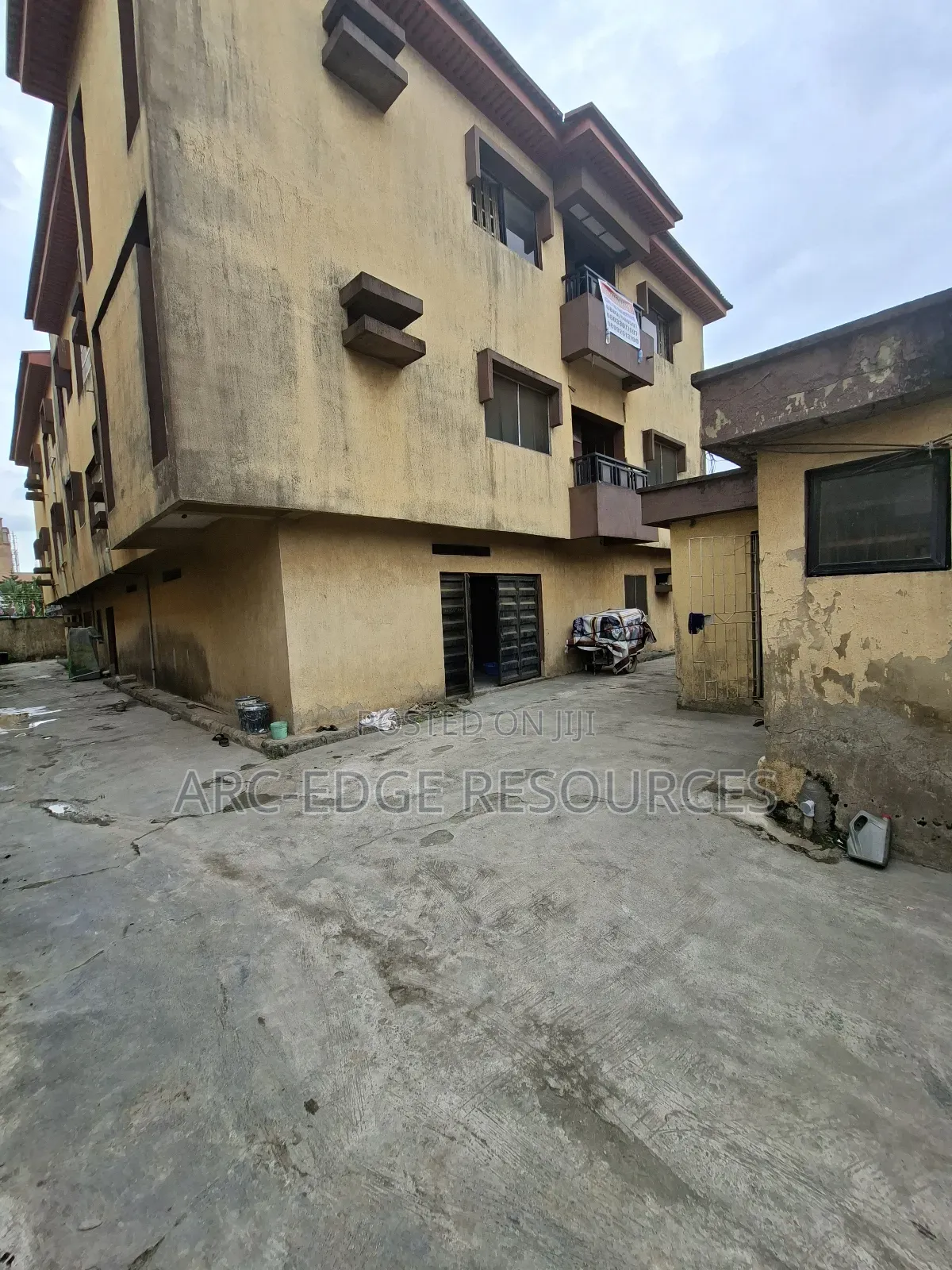 3bdrm Block of Flats in Ago Palace for sale in Ago Palace