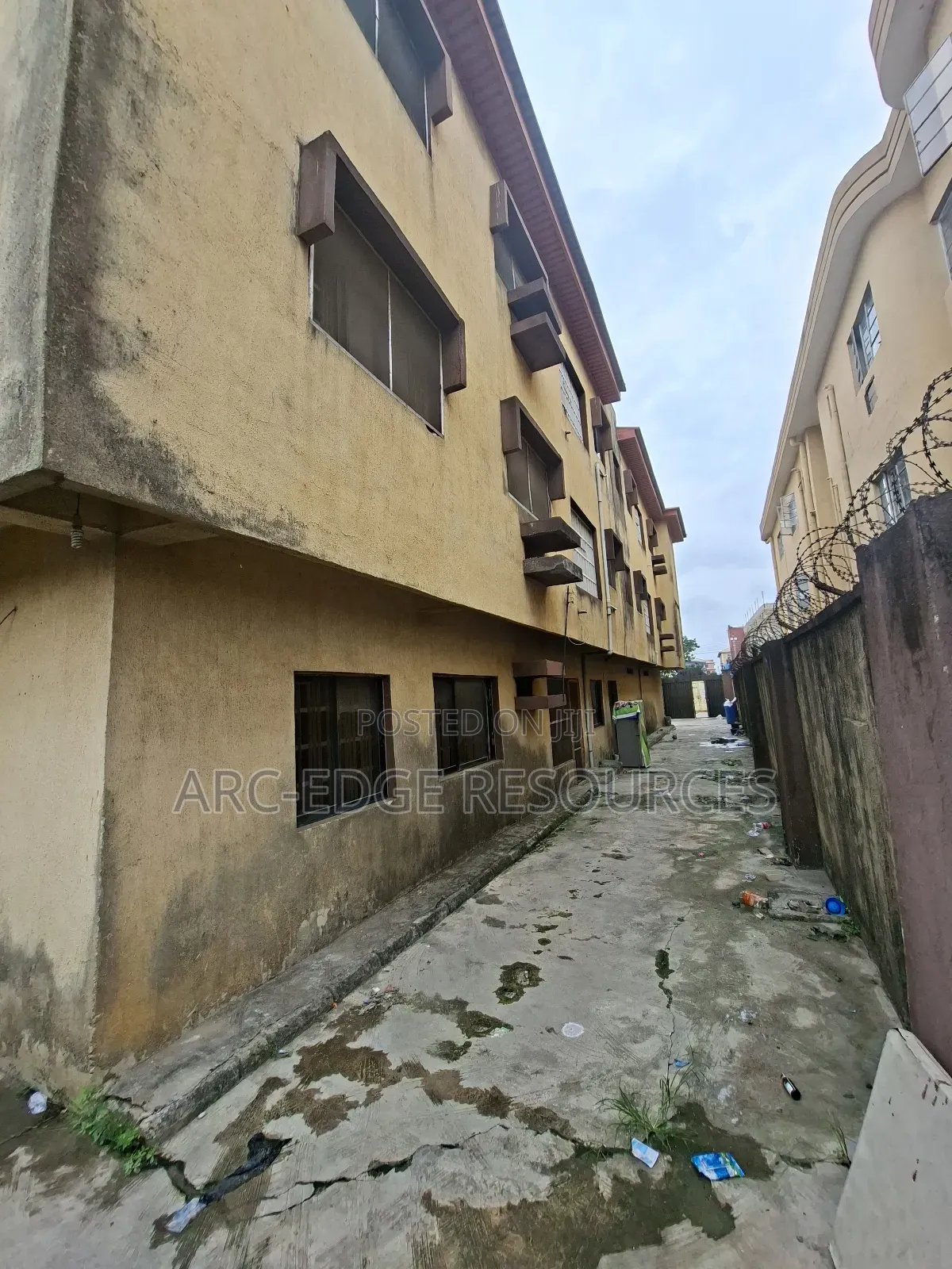 3bdrm Block of Flats in Ago Palace for sale in Ago Palace