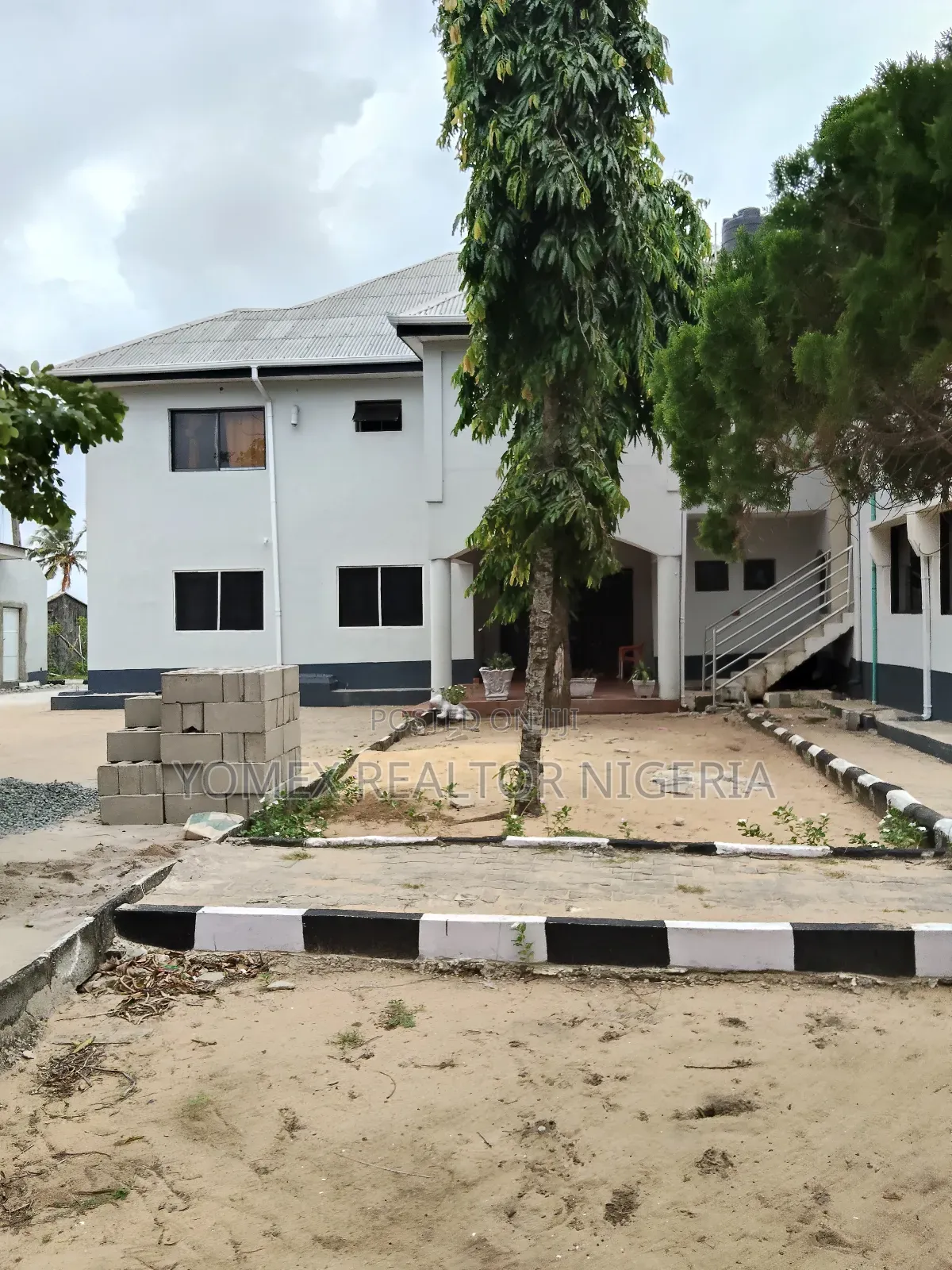 10bdrm Mansion in Odunlami Estate, Eleko for sale in Eleko