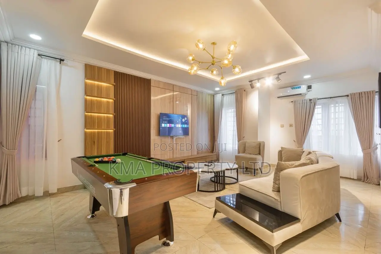 Luxurious 1 Bedroom Apartment With Snooker and Ps5 in Ikate