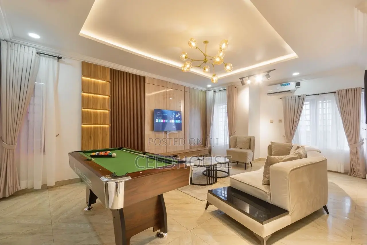 Luxurious 1 Bedroom Apartment With Snooker and Ps5 in Ikate