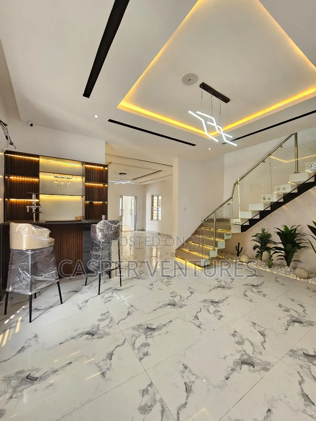 5bdrm Duplex in Chevron for sale in Chevron
