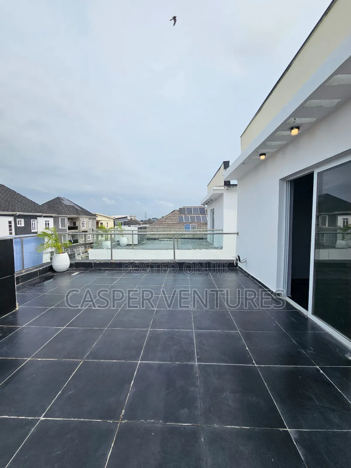 5bdrm Duplex in Chevron for sale in Chevron