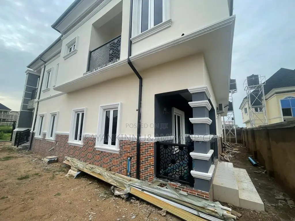 5bdrm Duplex in Lugbe District for sale in Lugbe District