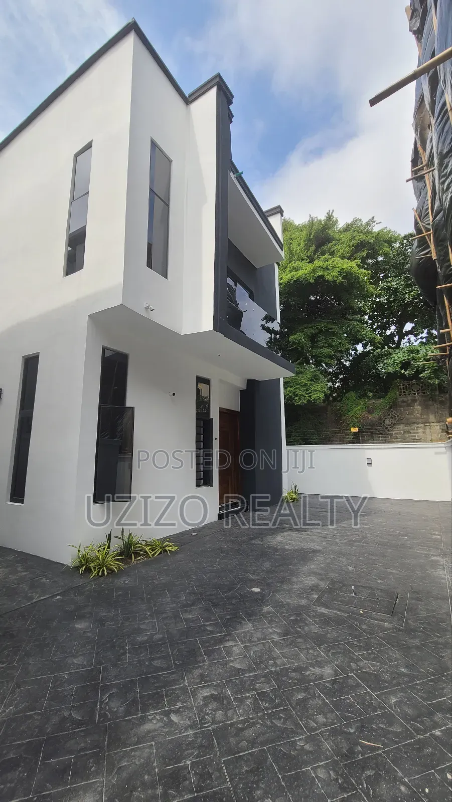 Furnished 4bdrm Duplex in Chevron for sale in Chevron