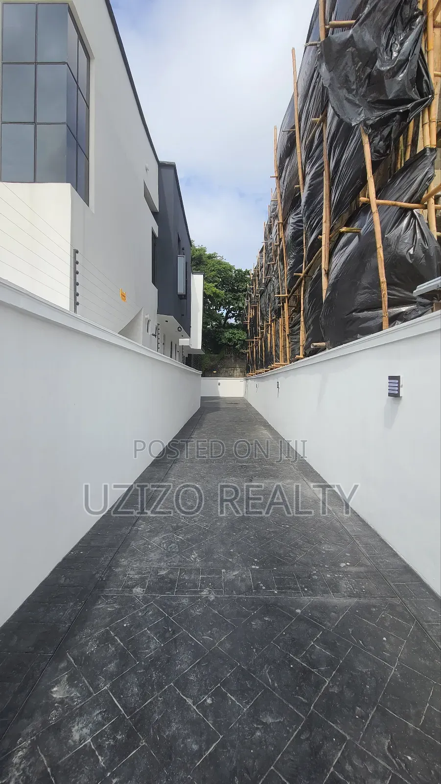 Furnished 4bdrm Duplex in Chevron for sale in Chevron
