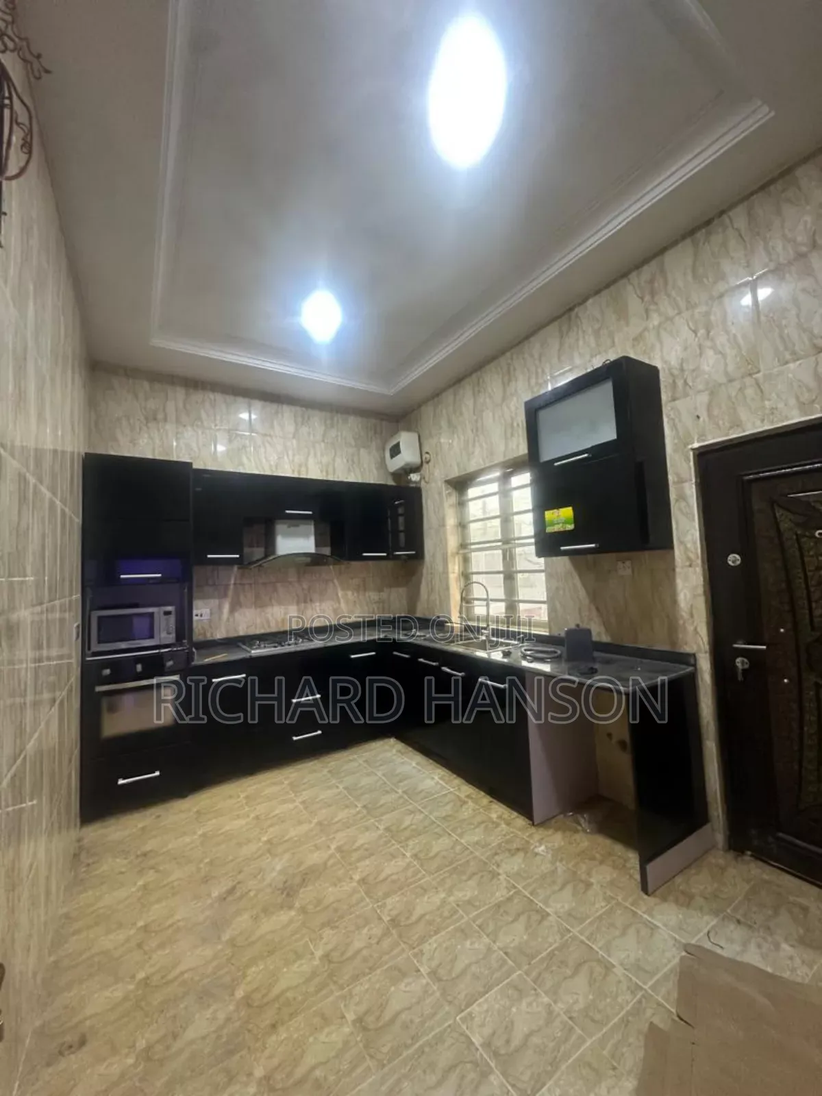 4bdrm Duplex in Inside Agungi for rent in Agungi