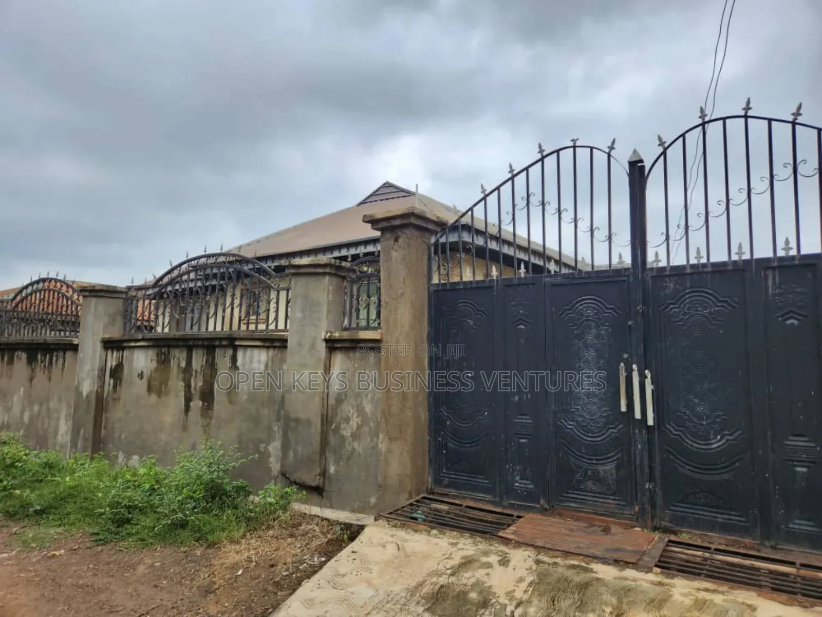 3bdrm Bungalow in Oluwo for sale in Oluwo