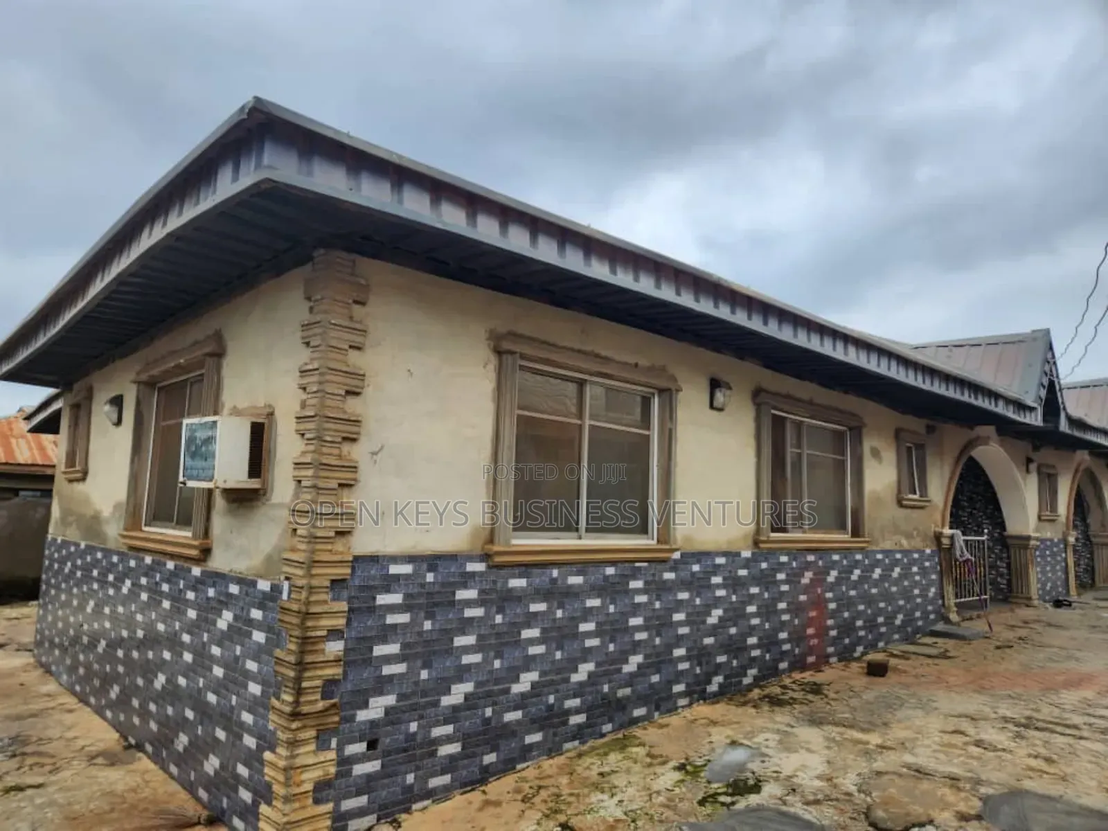 3bdrm Bungalow in Oluwo for sale in Oluwo