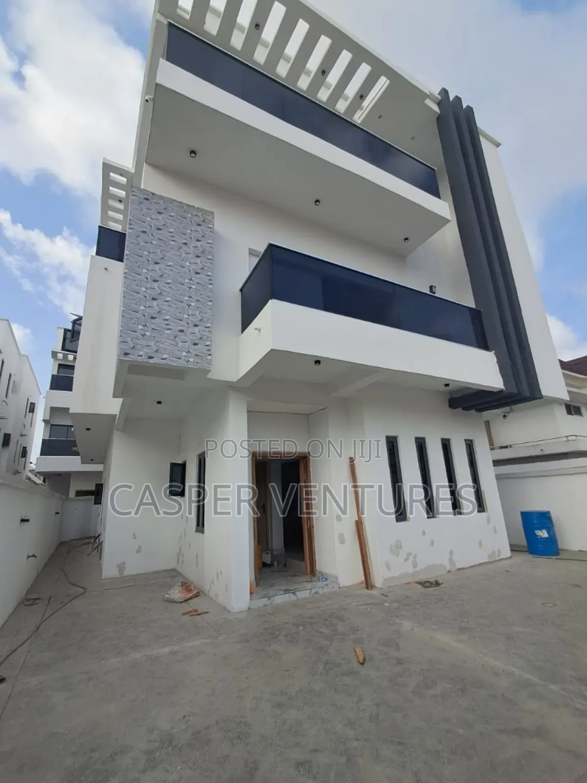 5bdrm Duplex in White, Ologolo for sale in Ologolo