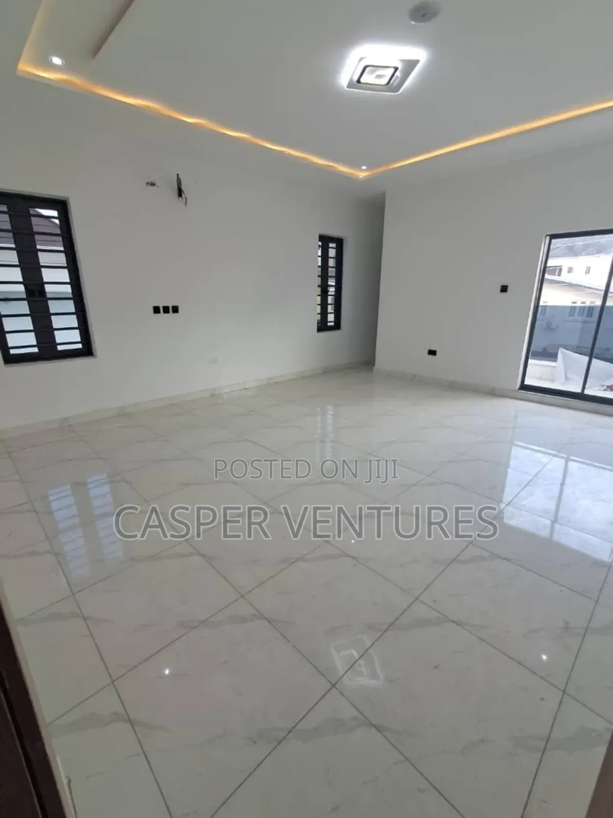 5bdrm Duplex in White, Ologolo for sale in Ologolo