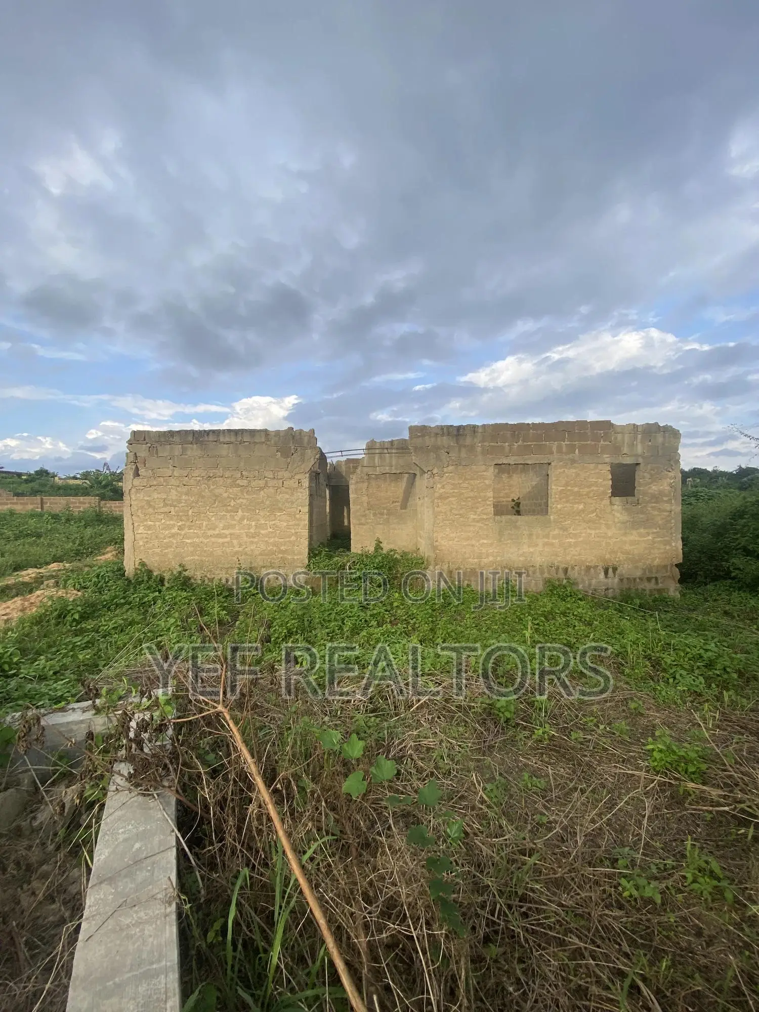 Uncompleted 3 Bedroom Flat At Roofing Level For Sale At Awosun in Ife