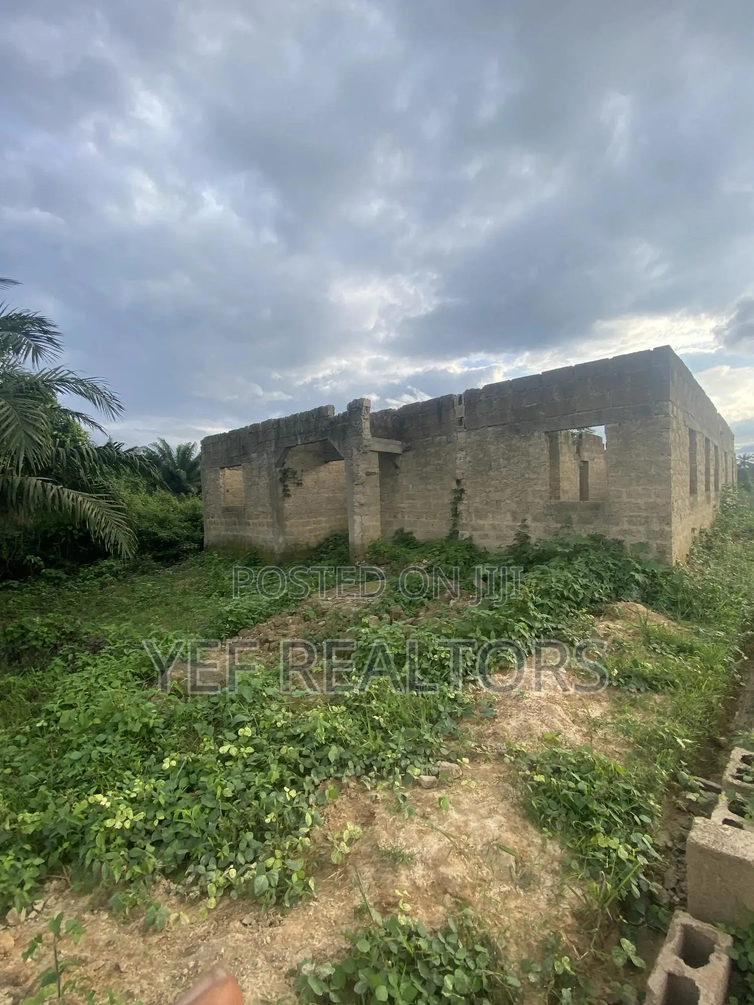 Uncompleted 3 Bedroom Flat At Roofing Level For Sale At Awosun in Ife