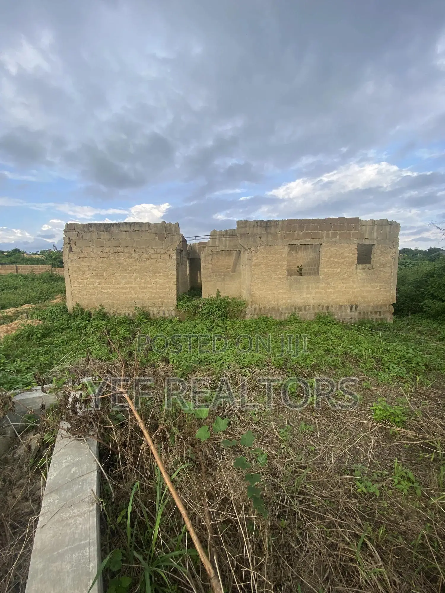 Uncompleted 3 Bedroom Flat At Roofing Level For Sale At Awosun in Ife