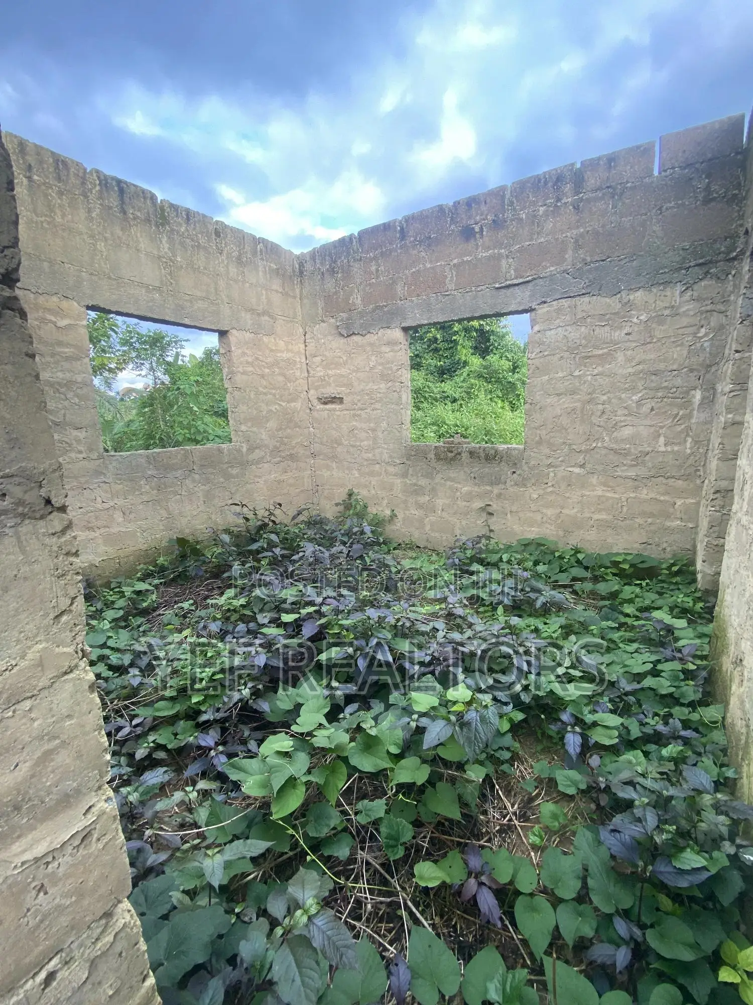 Uncompleted 3 Bedroom Flat At Roofing Level For Sale At Awosun in Ife