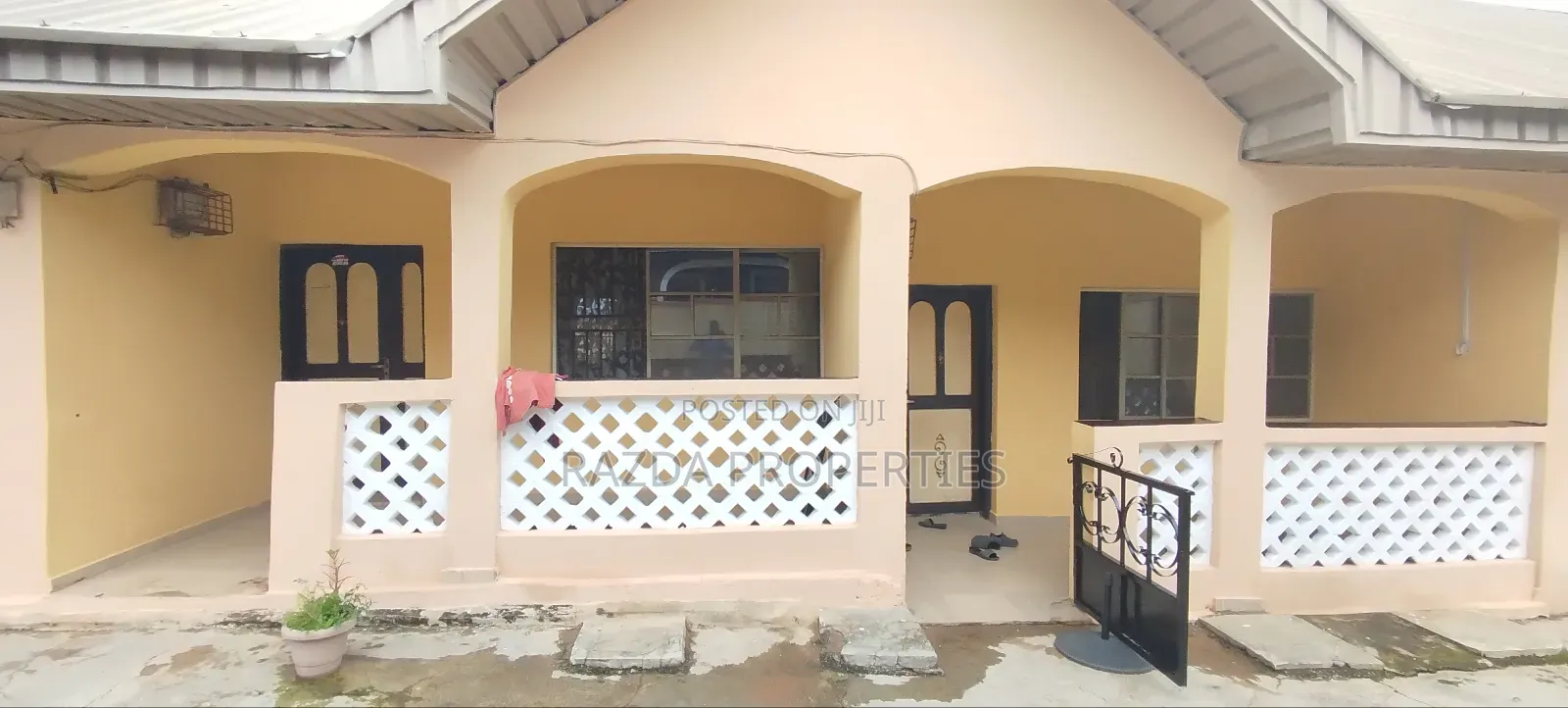 6bdrm Bungalow in Modomo, Ife for sale in Ife