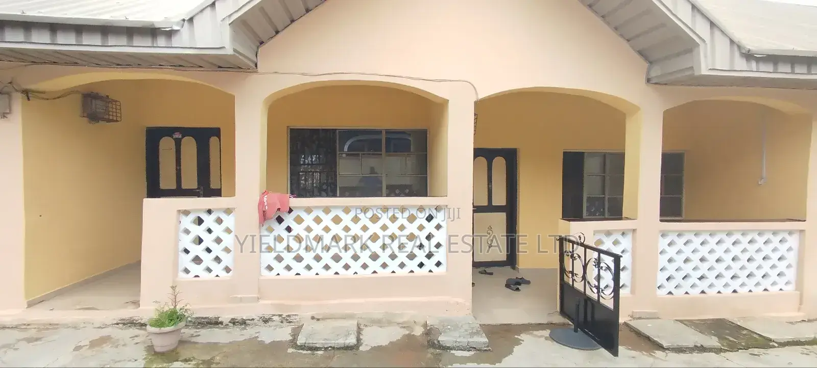 6bdrm Bungalow in Modomo, Ife for sale in Ife