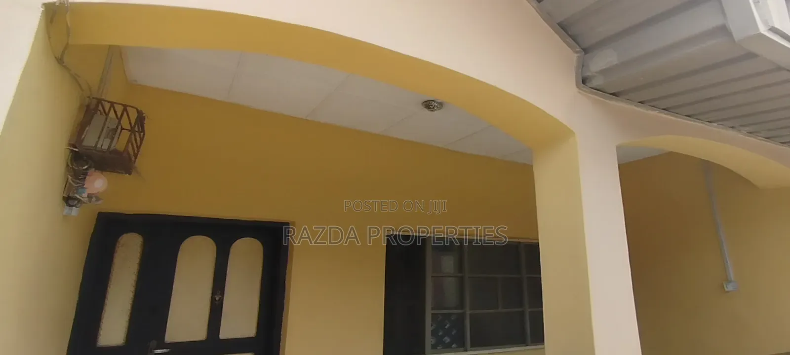 6bdrm Bungalow in Modomo, Ife for sale in Ife
