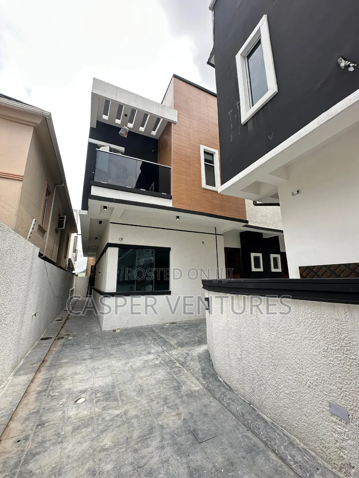 4bdrm Duplex in Bera, Chevron for sale in Chevron