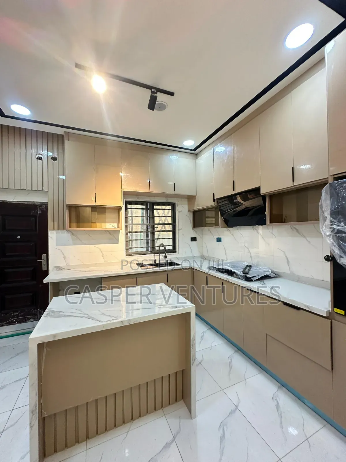 4bdrm Duplex in Bera, Chevron for sale in Chevron
