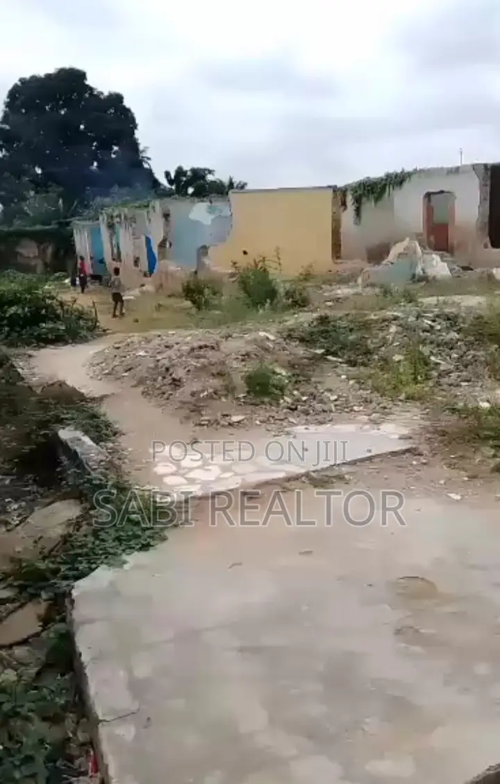700 SQM of Land Close to Poole Bus Stop Akowonjo for Sale in Akowonjo