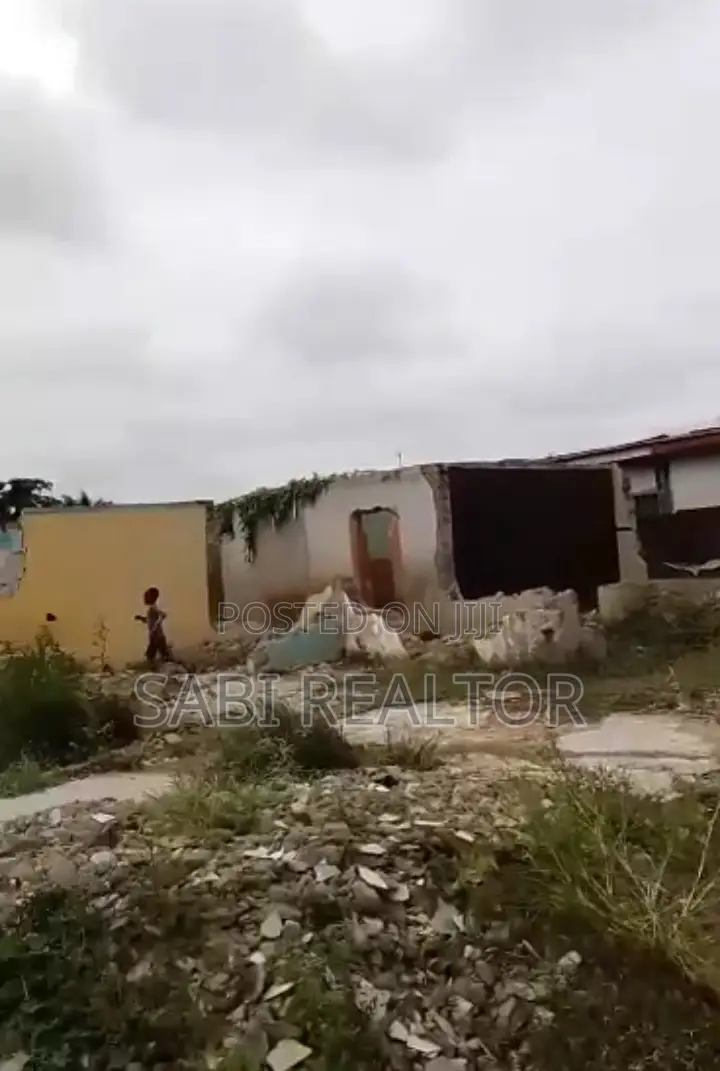 700 SQM of Land Close to Poole Bus Stop Akowonjo for Sale in Akowonjo