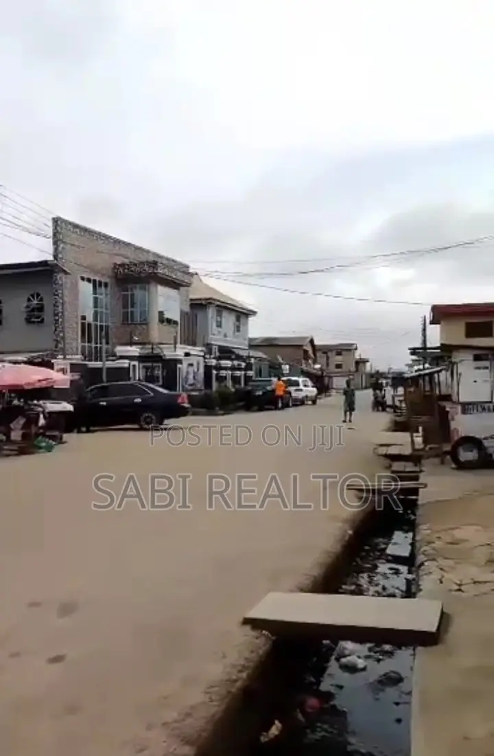 700 SQM of Land Close to Poole Bus Stop Akowonjo for Sale in Akowonjo