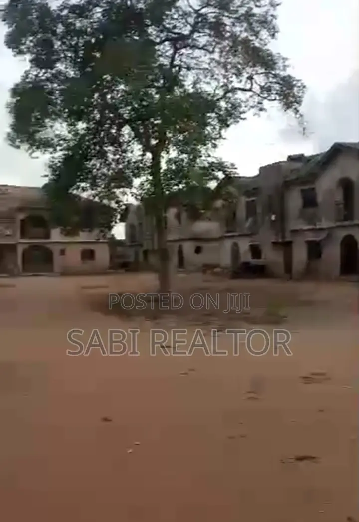 Furnished 2bdrm Block of Flats in Baruwa for sale in Baruwa