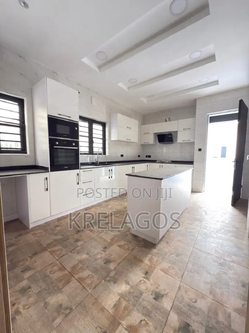 5bdrm Duplex in Royal Gardens, Off Lekki-Epe Expressway for sale in Off Lekki-Epe Expressway