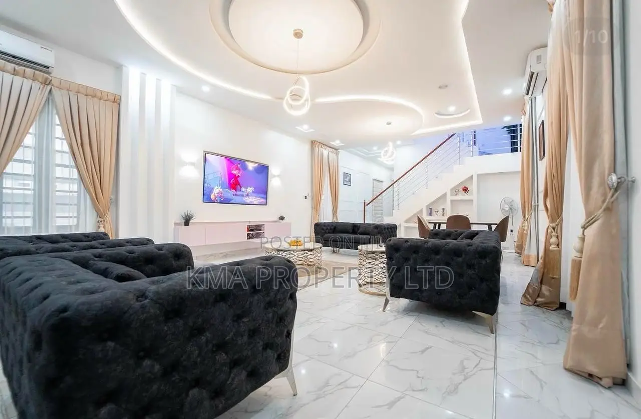 Luxurious 5/4 Bedroom Self Compound With Private Pool in Osapa london
