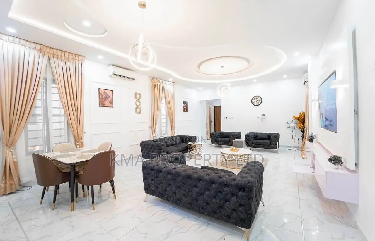 Luxurious 5/4 Bedroom Self Compound With Private Pool in Osapa london